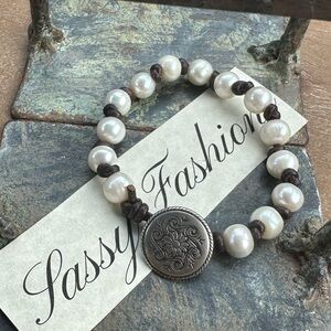 New Freshwater & Leather Button Bracelet 8”